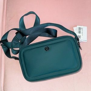Lululemon crossbody camera bag brand new